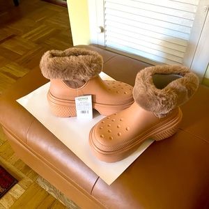 Brand New with tags CROC Fur lined platform ankle boots Tan